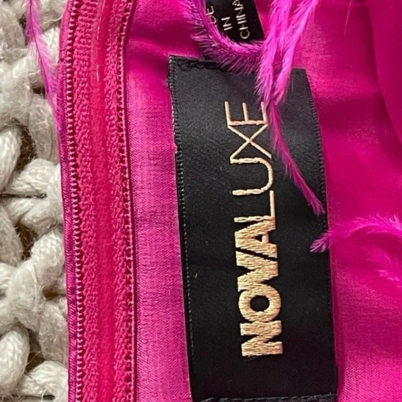 Fashion nova hot pink feather crop top - Picture 2 of 5